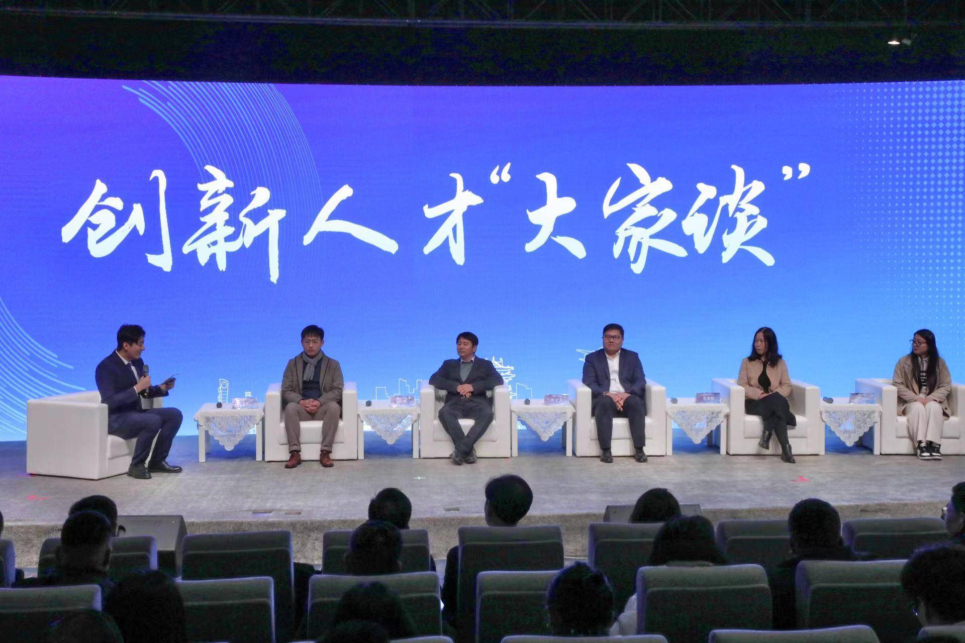 航空港区人才网，打造人才高地，引领区域发展
